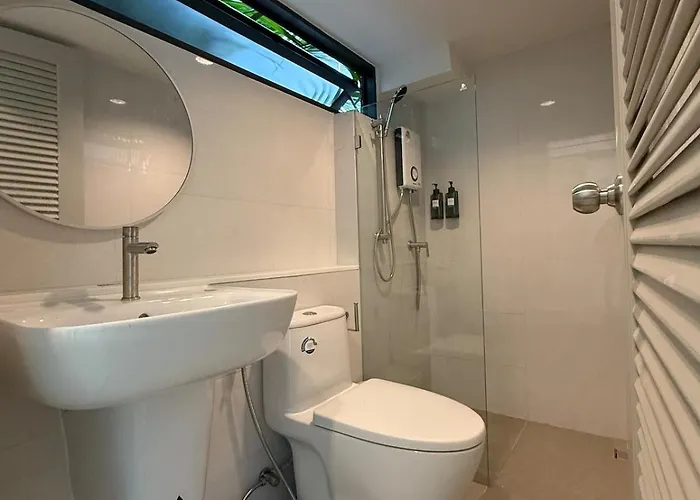2 Bed & 2 Bath Suite, 2nd Floor *