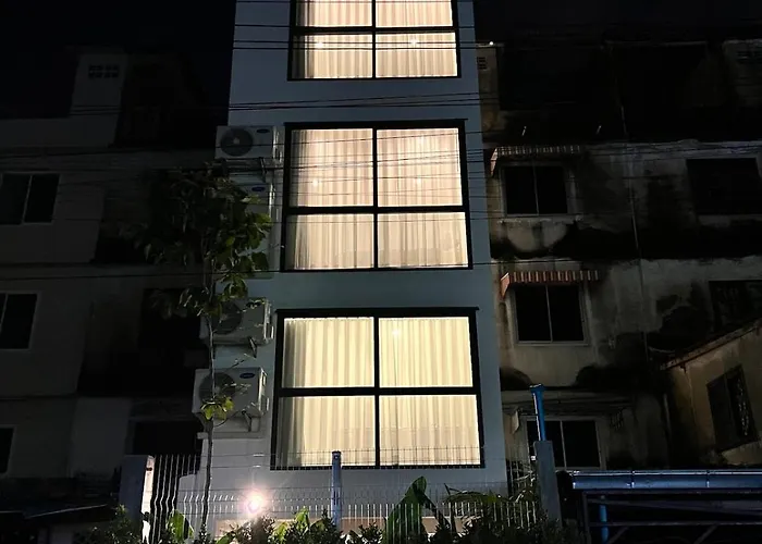 2 Bed & 2 Bath Suite, 2nd Floor Apartment